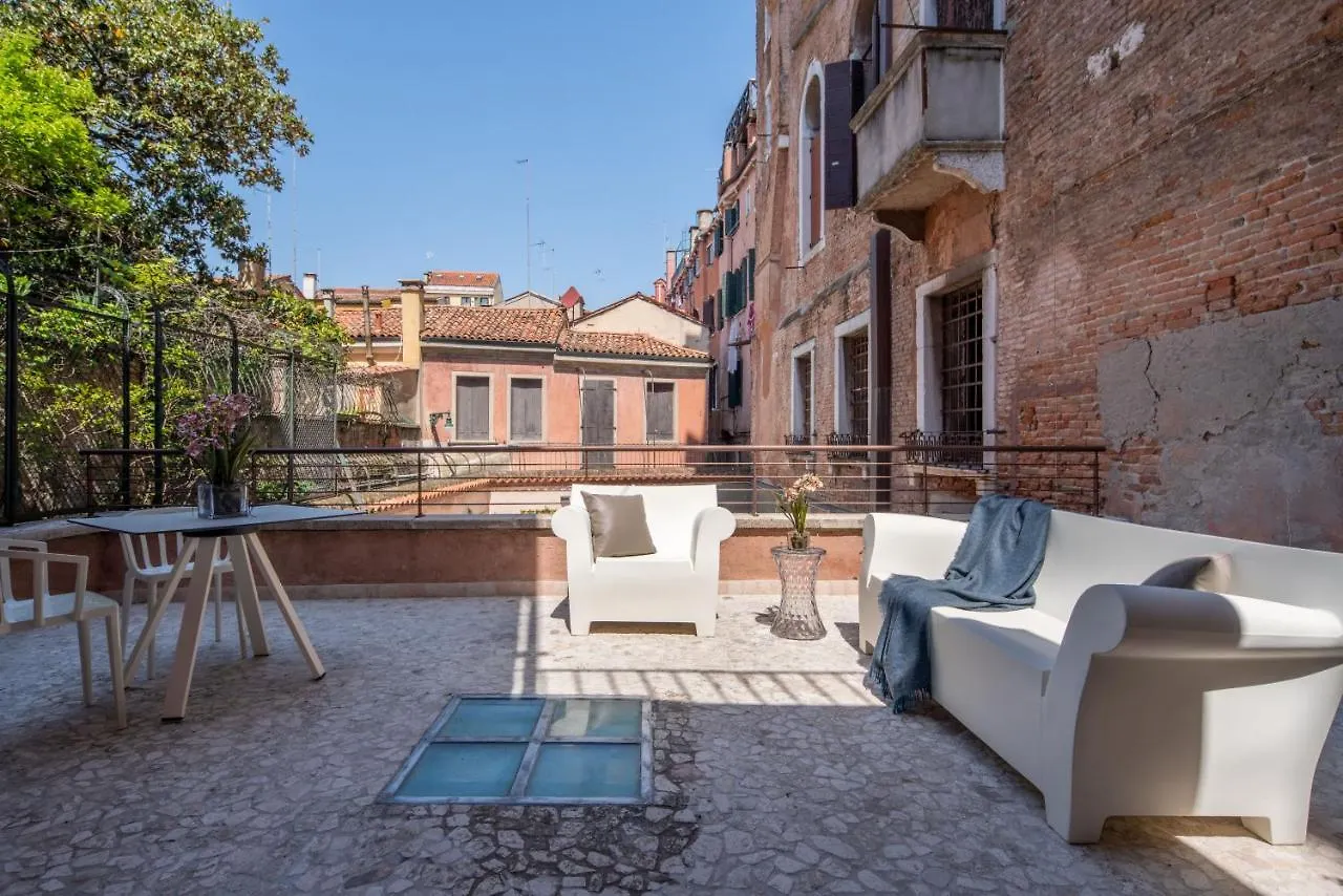 Palace Canal View By Wonderful Italy Venice Apartment